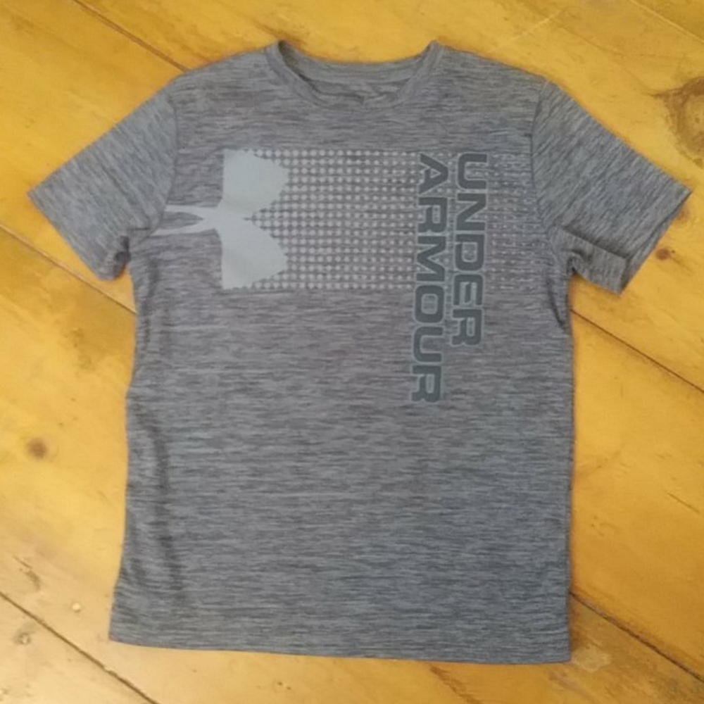 Under Armour top